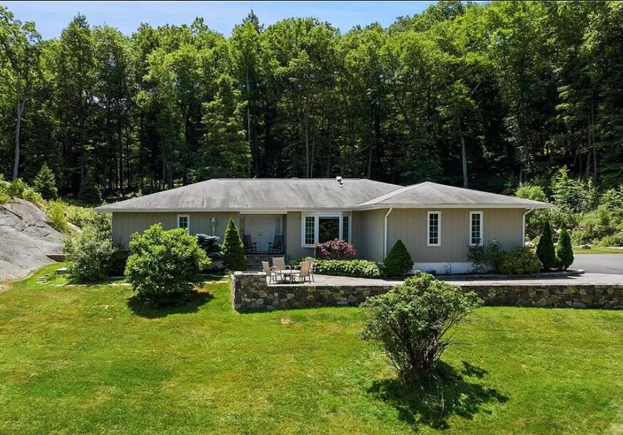 Primary Photo - 205 Hardscrabble Rd
