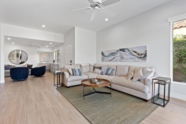 Foto del edificio - 38 Pine Valley Dr