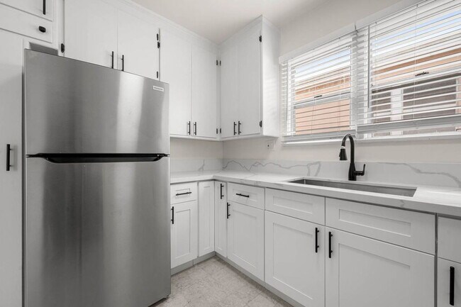 Foto del edificio - 2269 W Adams Blvd