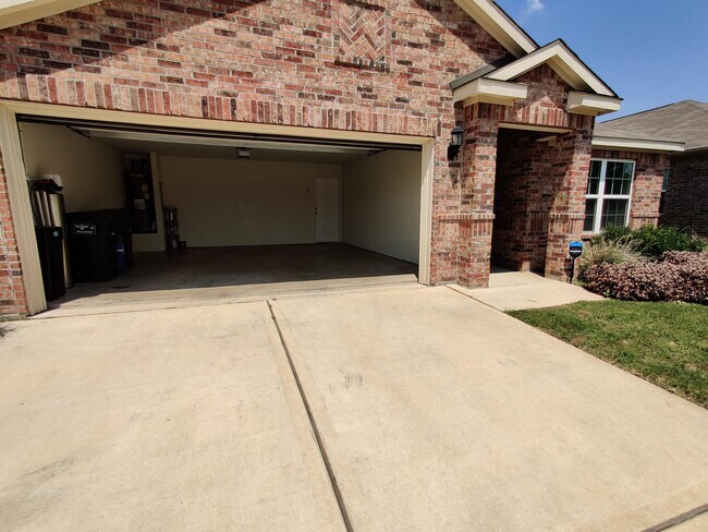 Foto del edificio - 6213 Ryan Creek Rd