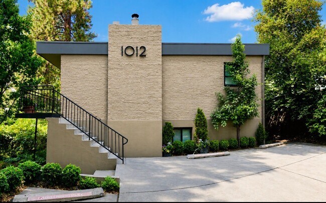 Building Photo - 1012 W 9th Ave