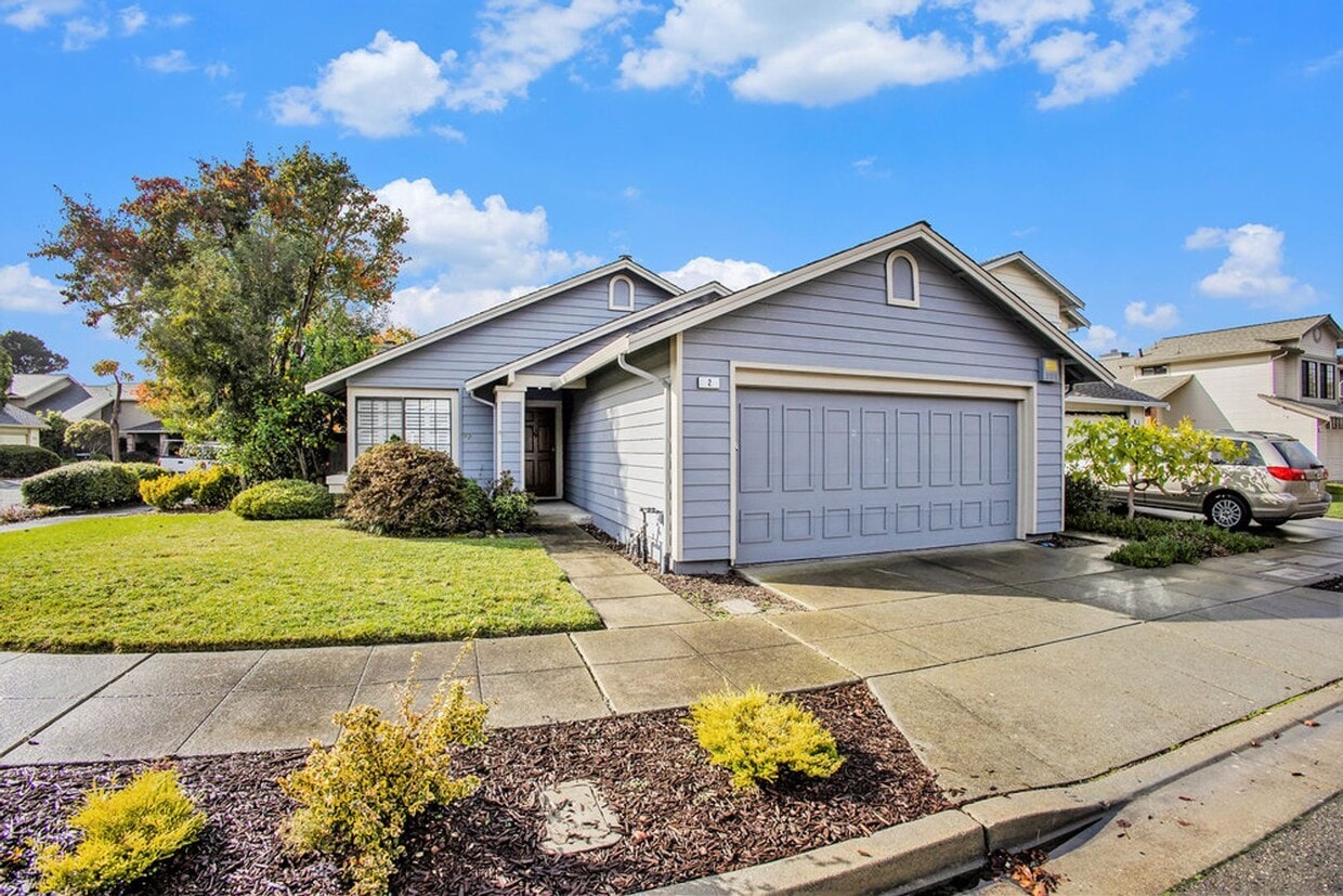 Primary Photo - 2 Shamrock Lane - 3 bedroom | 2 bath | Sin...