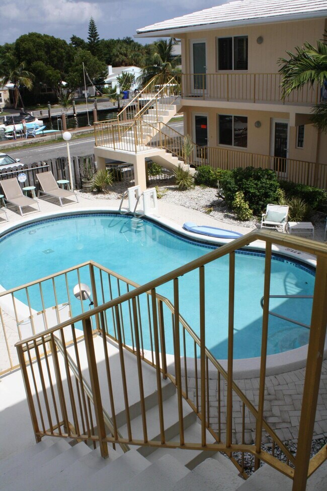 Foto del edificio - 1650 N Riverside Dr