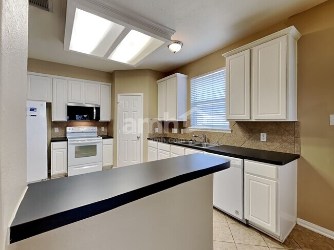 Building Photo - 3523 Pine Valley Dr