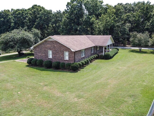 Foto del edificio - 600 Garrison Rd