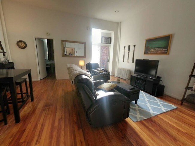 Building Photo - 56 W 85th St