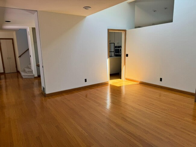 Foto del edificio - 773 W Greenwich Pl