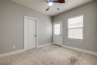 Building Photo - 2915 Pease St