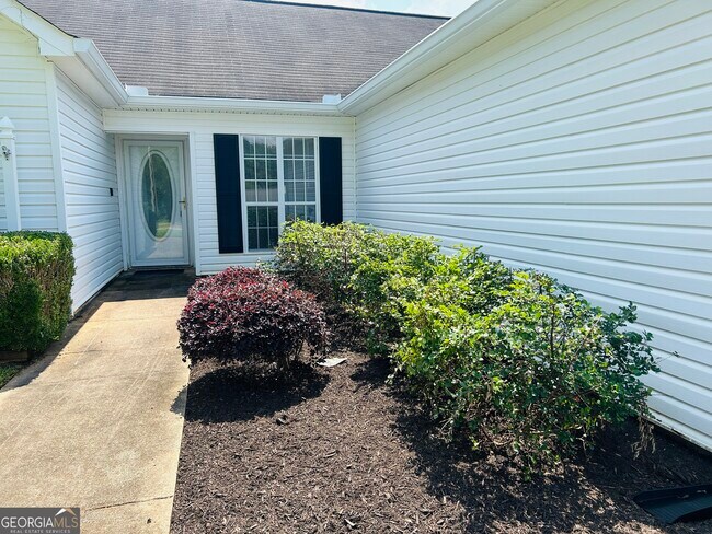 Building Photo - 210 Shamrock Way