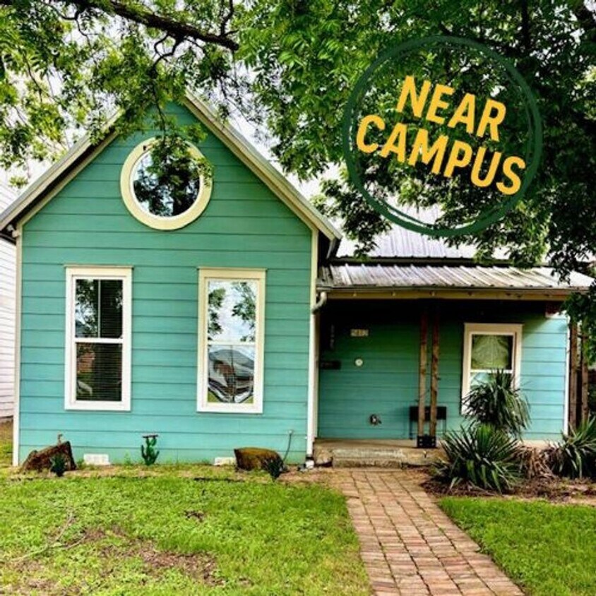Foto principal - 2 bedroom HOUSE on the edge of Baylor's ca...