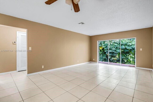 Foto del edificio - 3100 Coral Springs Dr