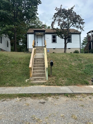 Building Photo - 2109 Colgate St NE