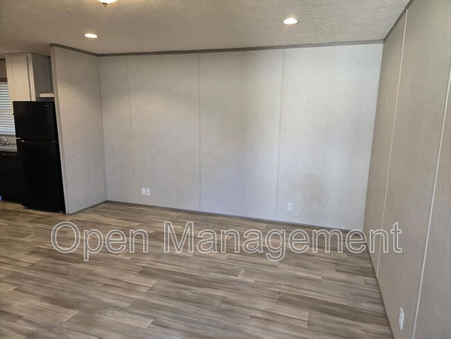 Building Photo - 4511 Dirt Rd