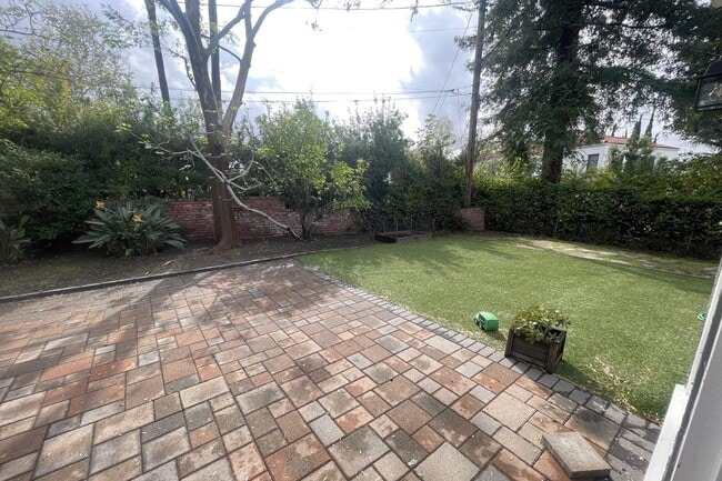 Building Photo - 4160 Holly Knoll Dr