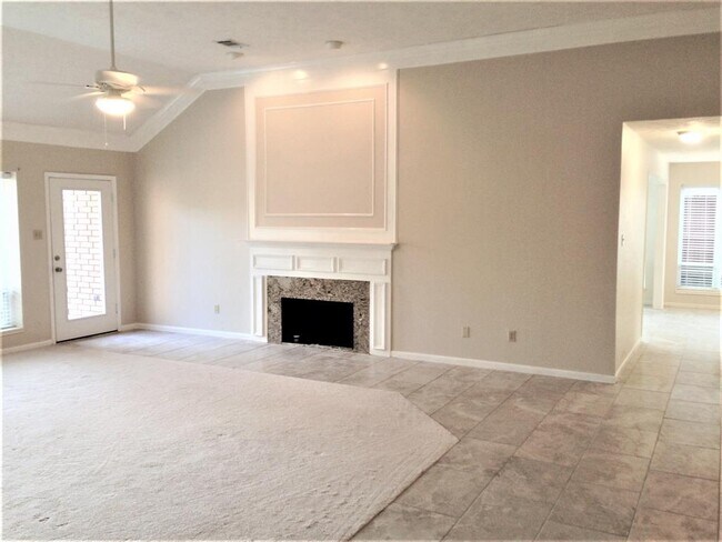 Building Photo - 1816 Wyndcliffe Dr