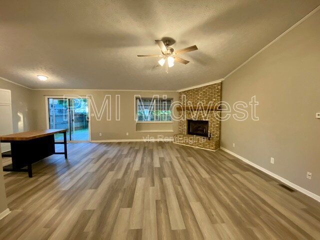 Foto del edificio - 1542 Creekside Ln
