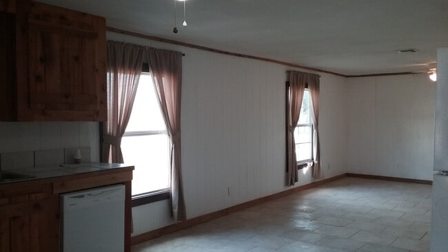 sala de estar delantera - 15016 County Road 1876