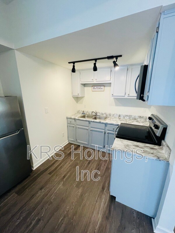 Foto principal - 92 W County St
