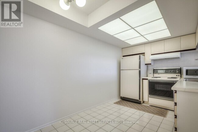 Building Photo - 330-1330 Alton Towers Cir