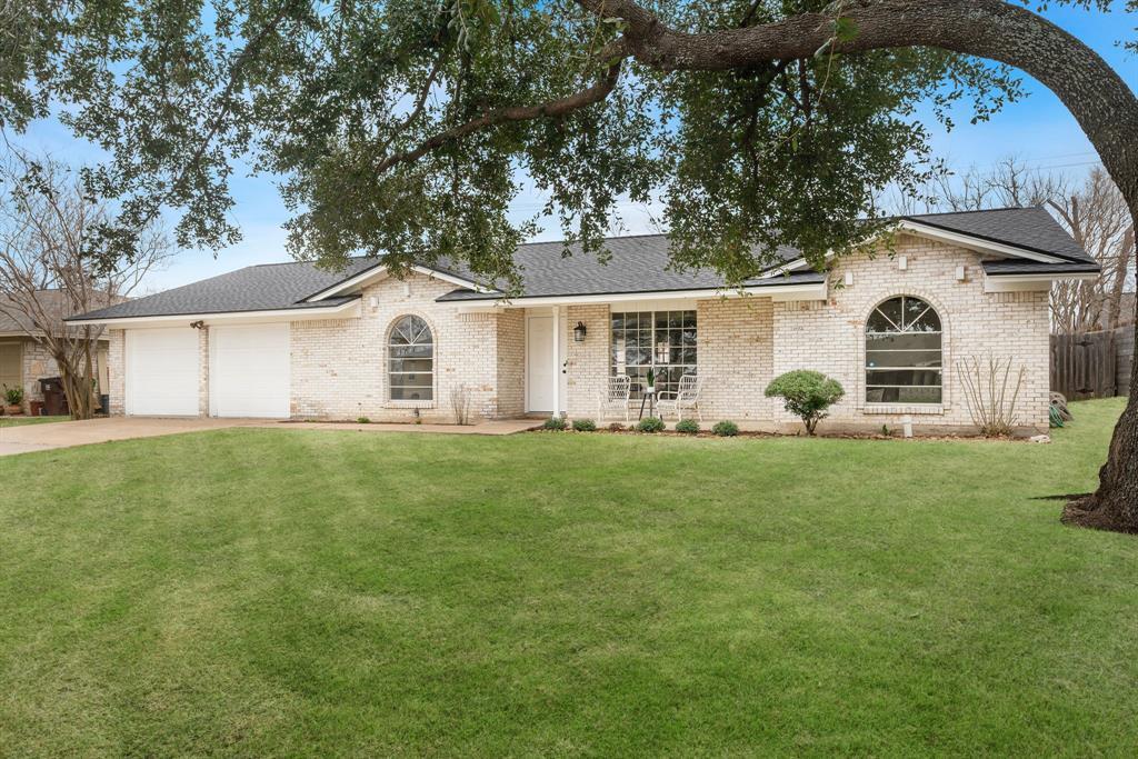 Primary Photo - 701 Ridge Crest Dr