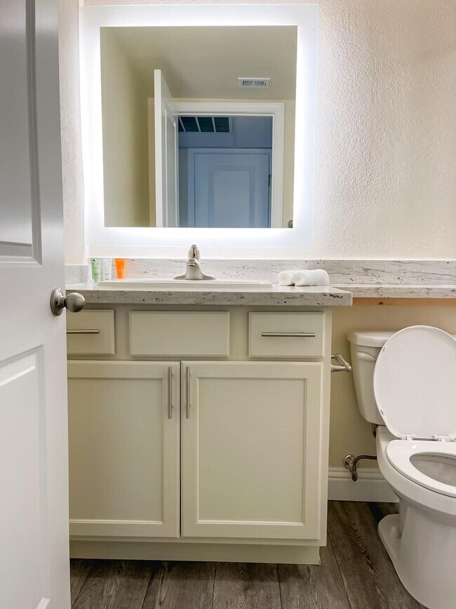 Building Photo - 12701 N Pennsylvania Ave