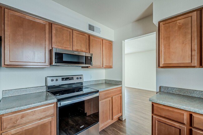 Building Photo - One Bedroom/One Bath in Historic Downtown ...