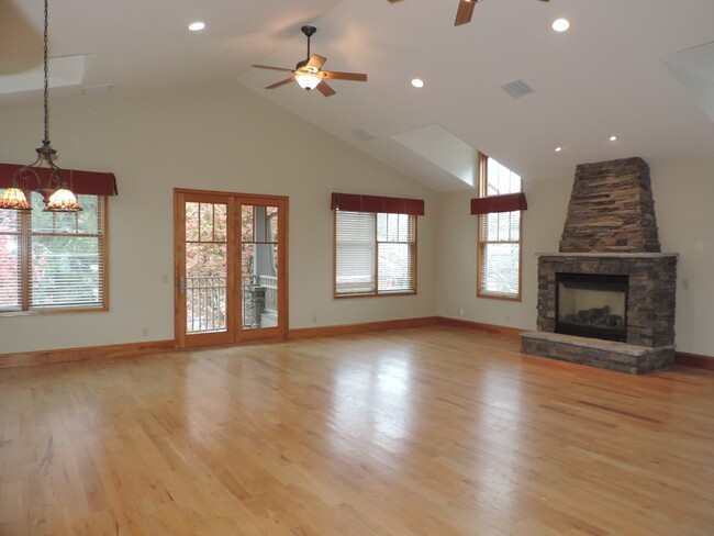 Foto del edificio - Luxurious 2bd Condo in Downtown Blowing Rock!