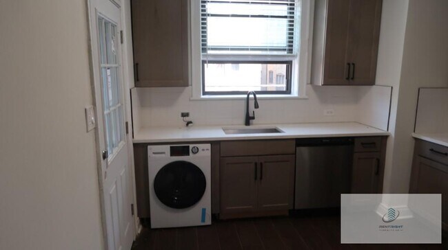 Foto del edificio - 5507-09.5 N Lincoln Ave