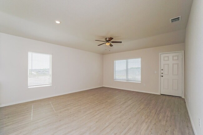 Building Photo - 211 TX-211