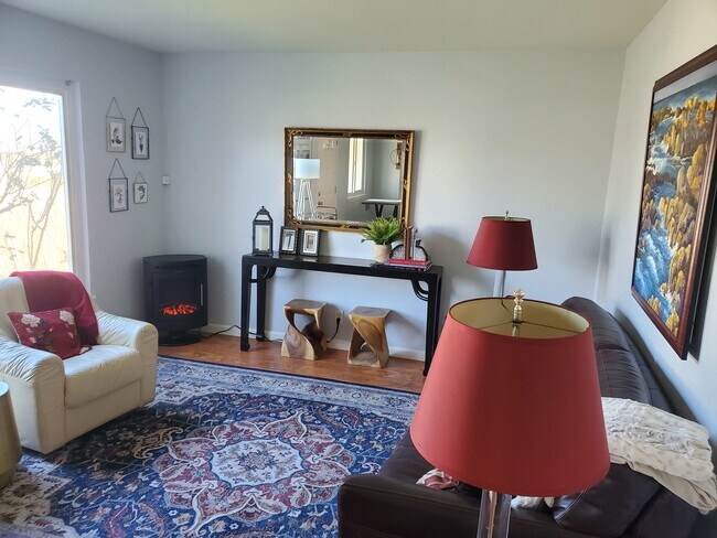 Family/living room - 4048 Karl Dr