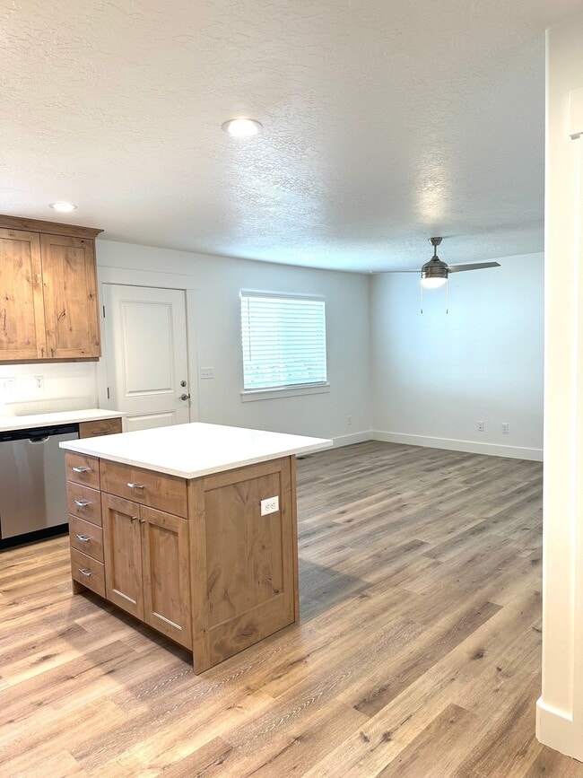 Building Photo - 718 N 160 E