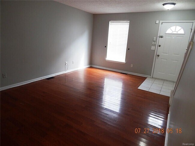 Living room - 29305 W Jefferson Ave