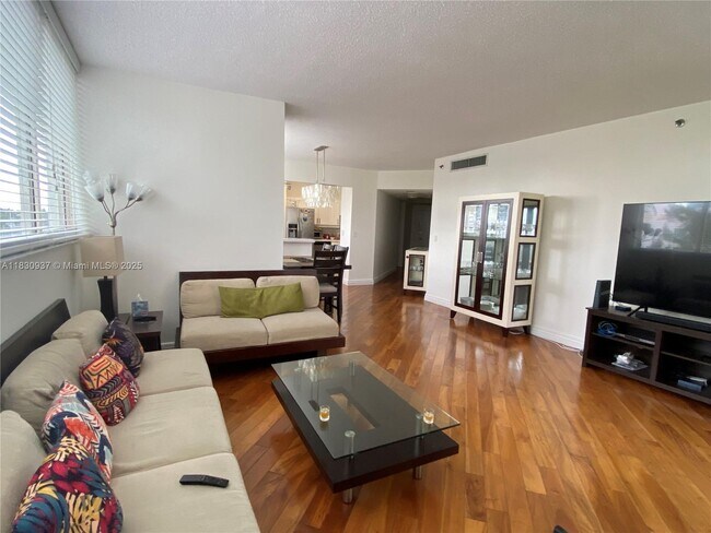 Building Photo - 6422 Collins Ave