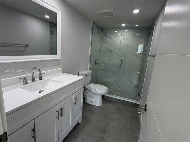 Building Photo - 1360 W 41st St