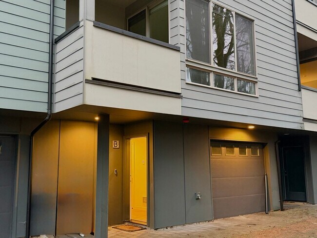 Building Photo - 2021 Construction: 3 Bed, 3.5 Bath with Large Living Room & 4 Private Balconies