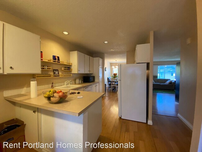 Building Photo - 2 br, 1 bath House - 6815 SW Capitol Hill ...