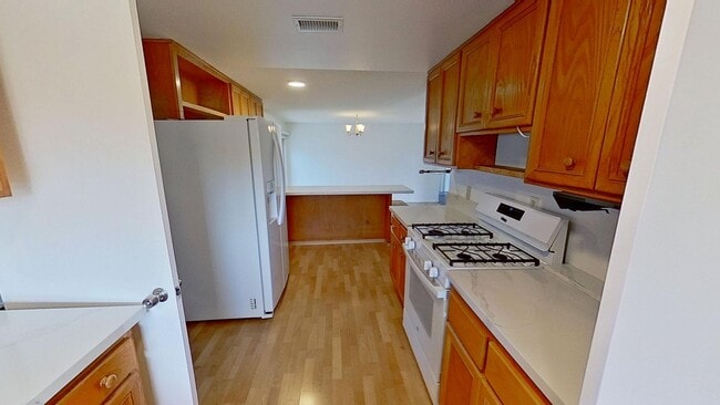 Building Photo - 4 Bedroom/2 Bathroom house in Goleta