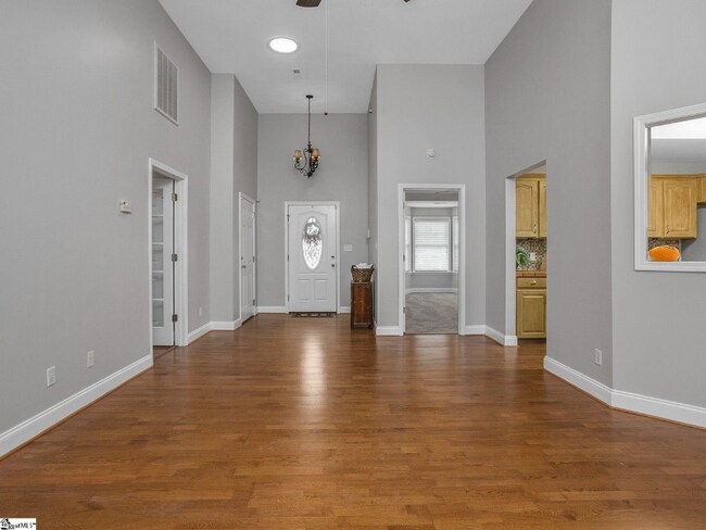 Building Photo - 735 Elam Way