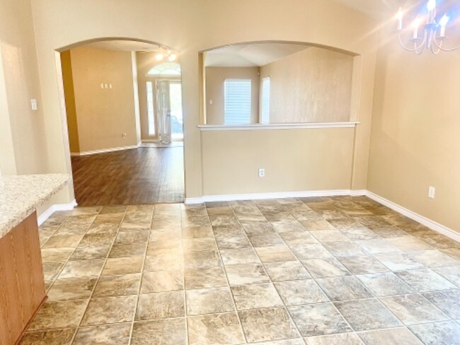 Building Photo - 6537 Mundo Dr