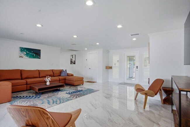 Building Photo - 455 Bayside Ave