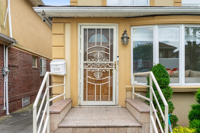 Foto del edificio - 2066 Batchelder St