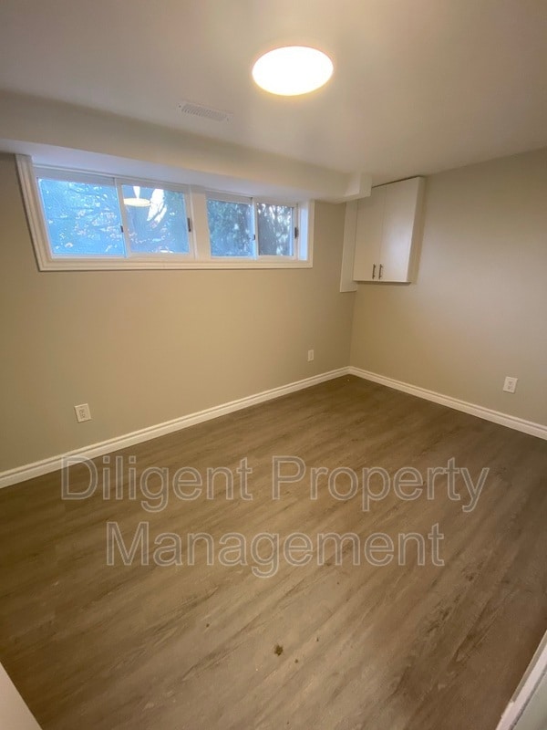 Building Photo - 1528 Redwood Dr