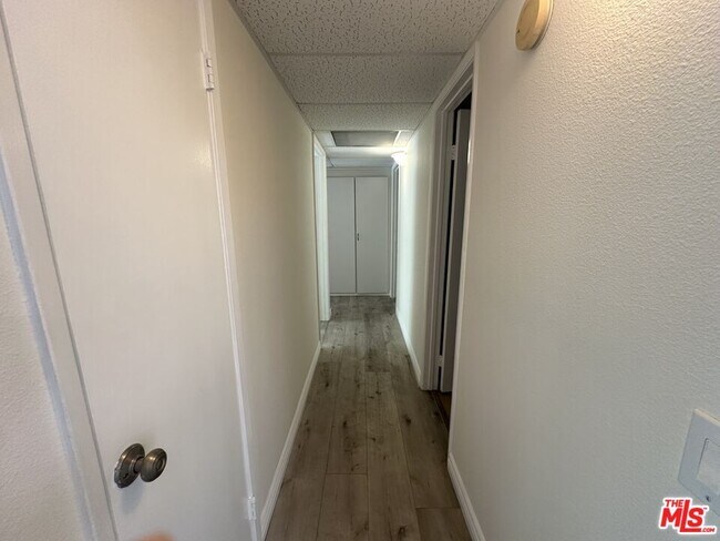 Foto del edificio - 18350 Hatteras St