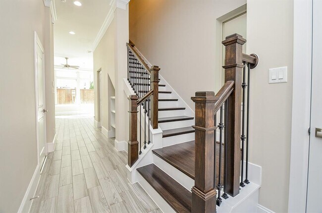 Building Photo - 6723 Sussex Manor St