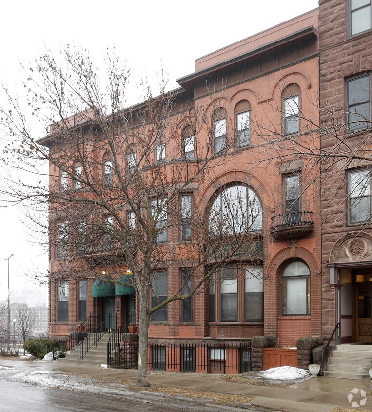 Foto del edificio - College Hill Condominiums