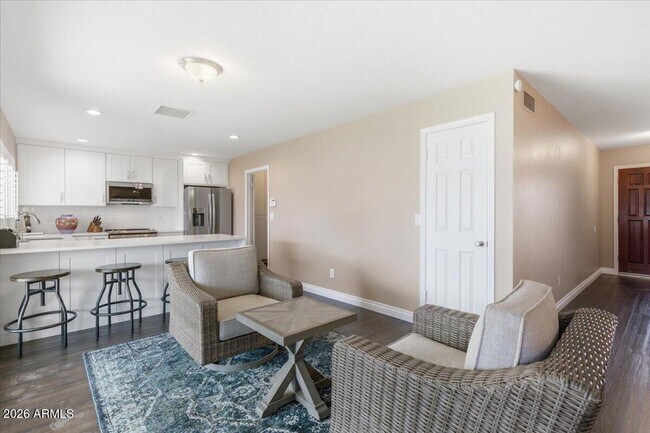 Foto del edificio - 6101 E Greenway Ln