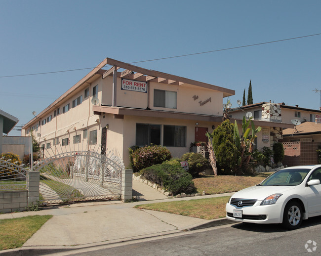 Building Photo - 211 E. Tamarack Ave.