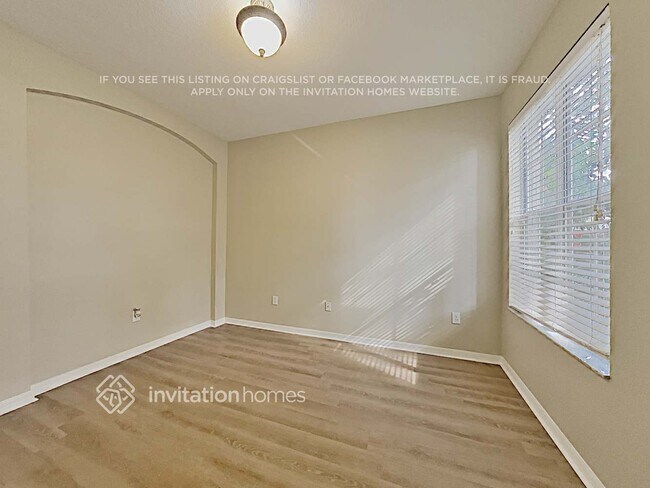 Foto del edificio - 8211 Crescent Moon Dr