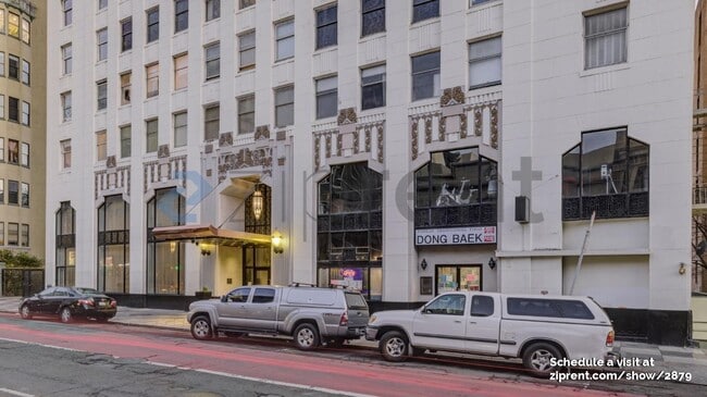 Building Photo - Unit 915