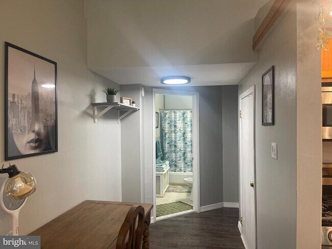 Building Photo - 949 S 3rd St